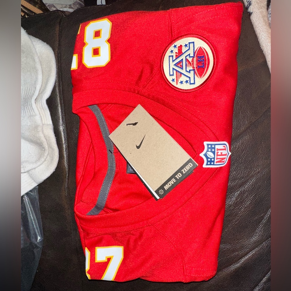 Authentic Women’s Chiefs Travis Kelce jersey purchased from Fanatics